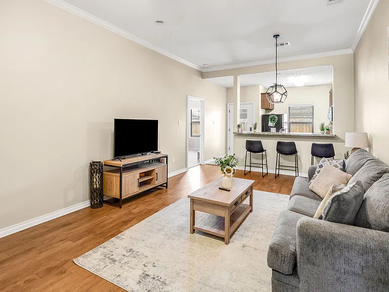 3824 Blackhawk Ln — Photo 2