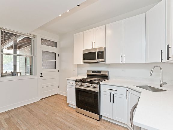 5th image of 2464 N Lincoln Ave #3S