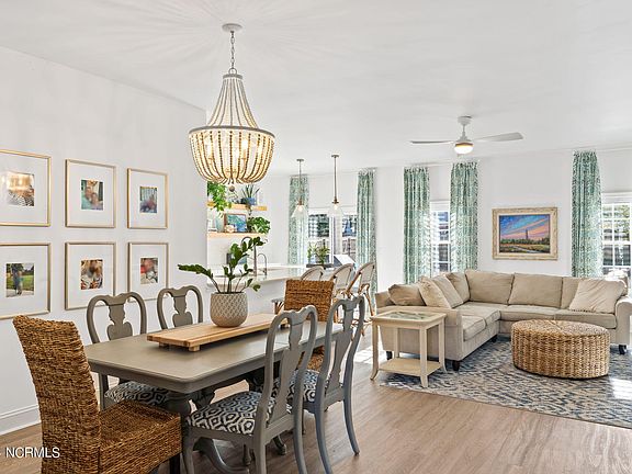 4th image of 1019 Winterberry Circle