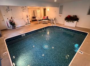 12 Rolling Brook Dr, Clifton Park, NY 12065