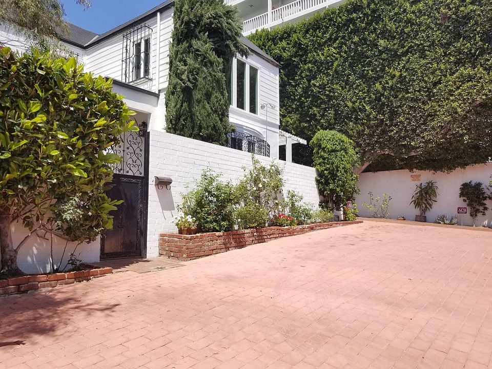 1st image of 969 N Doheny Dr