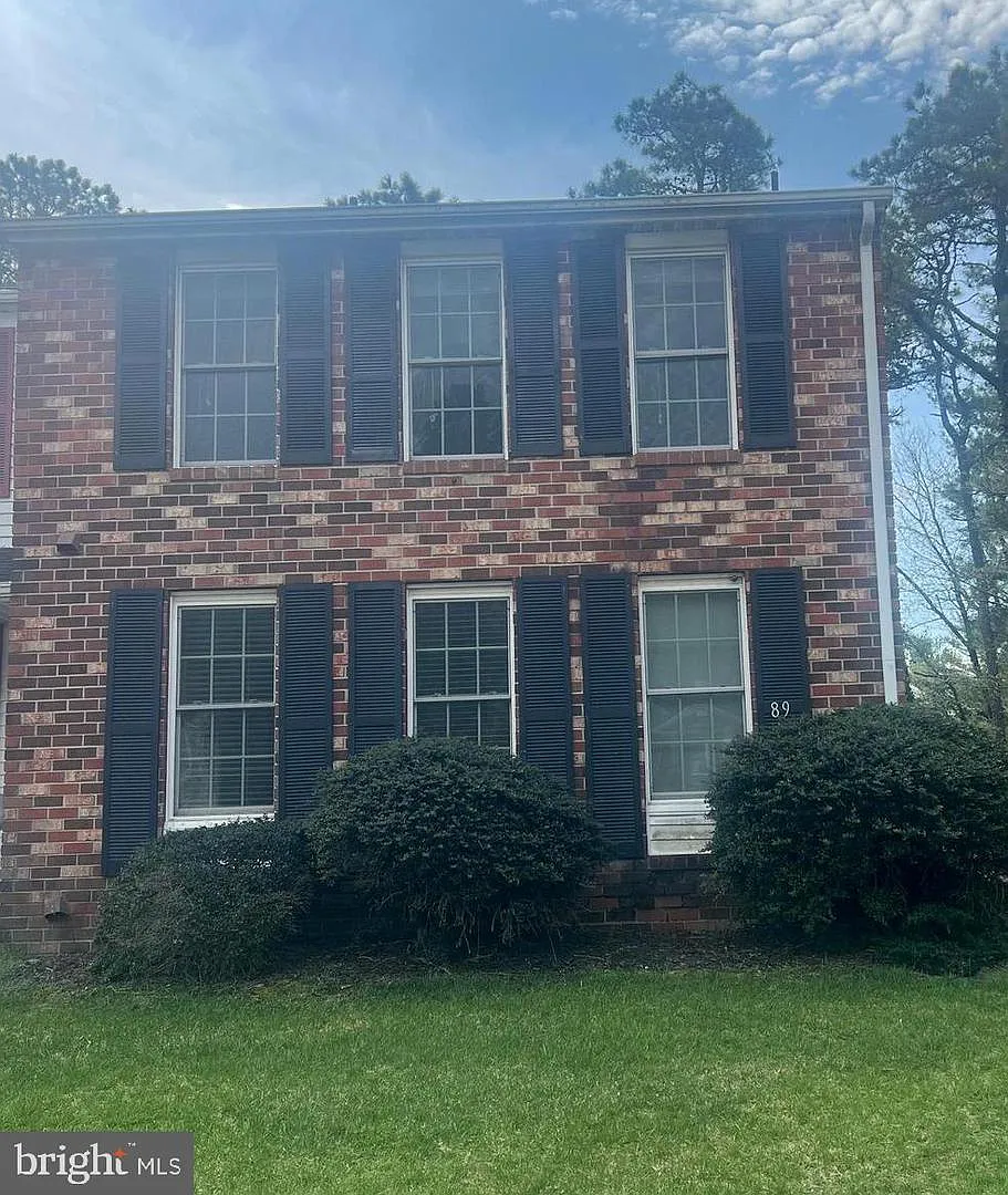 3 bed, 2.5 bath, 1360 sqft, $2,400 — Photo 1