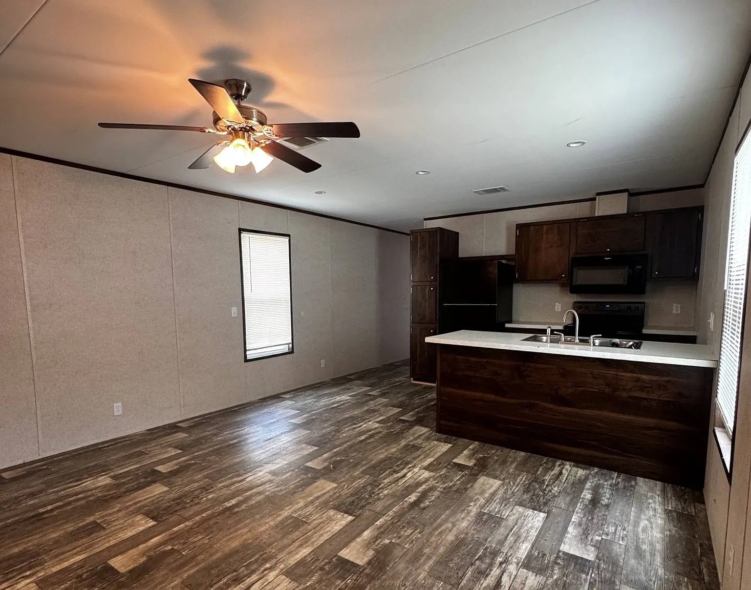 3 bed, 2.0 bath, 896 sqft, $1,250 — Photo 2