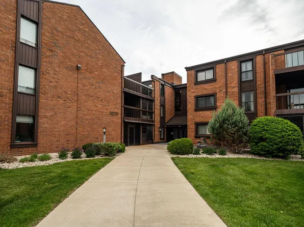 6100 W Stonehedge DRIVE #142, Greenfield, WI 53220