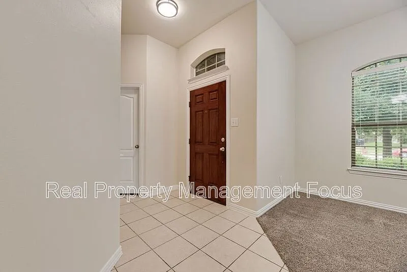3 bed, 2.0 bath, 1520 sqft, $2,200 — Photo 2