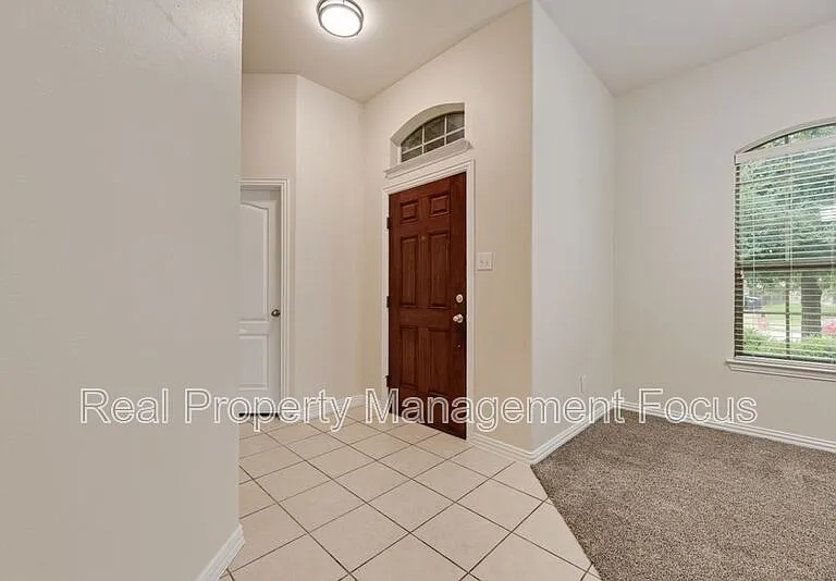 5037 Diamond Peak Ct — Photo 2
