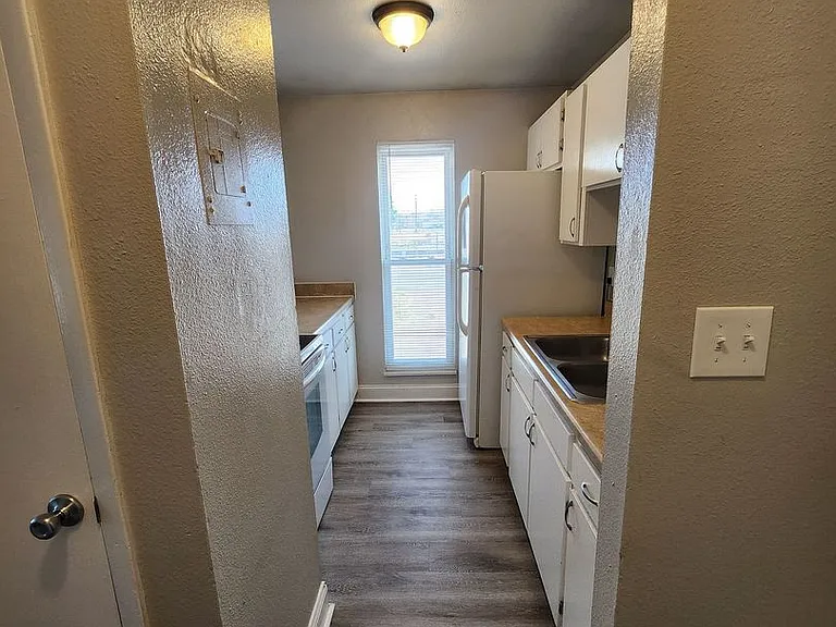 4420 Loomis Ave #4 — Photo 5