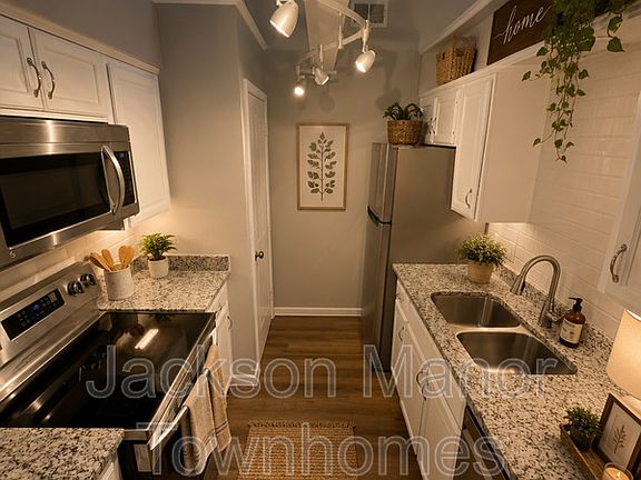 2nd image of 3000 Webb Ave APT 501