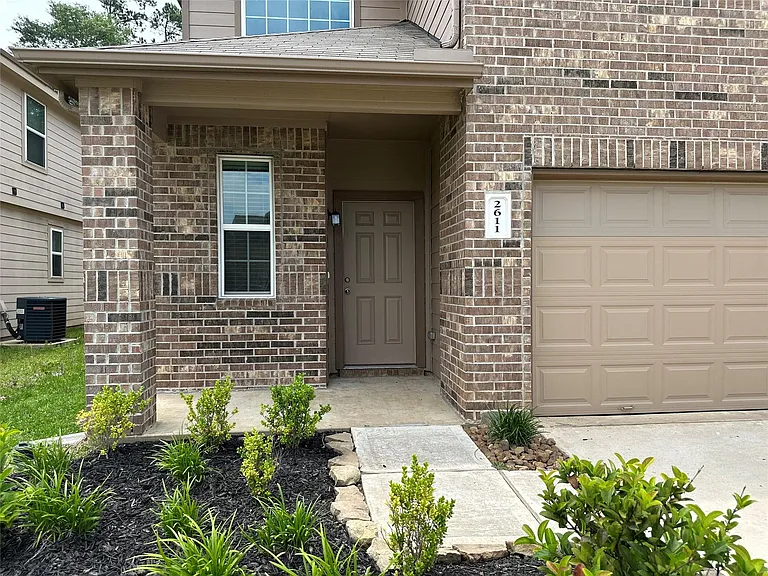 2611 Hoffman Ln — Photo 3