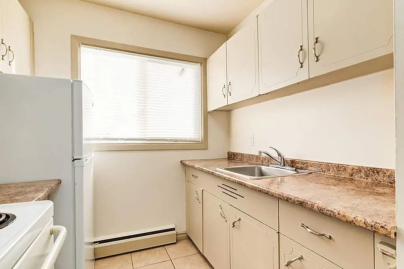 Edmonton Apartment for rent - 2 Bedrooms — photo 4