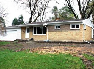 5594 Hallendale Rd, Haslett, MI 48840