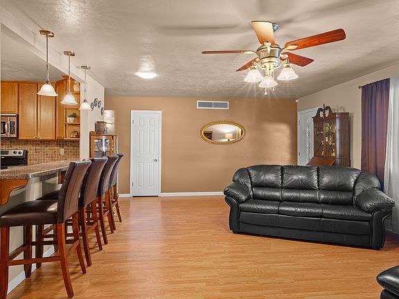 5th image of 2245 Thomas Dr