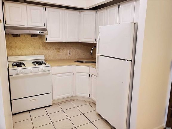 4th image of 41-23 76th St #2B
