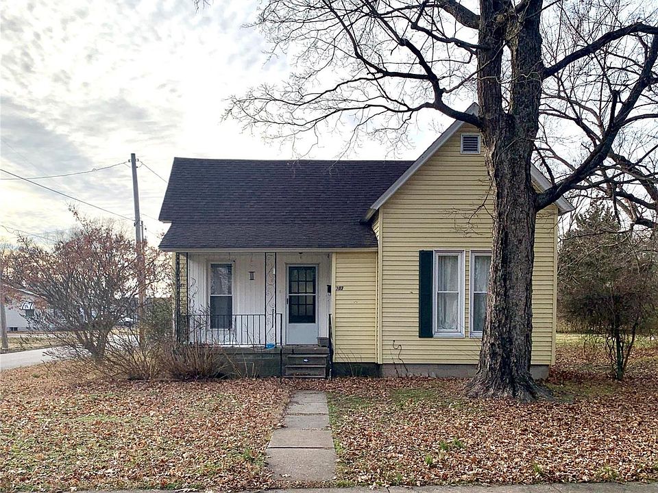 1st image of 303 Schneider St