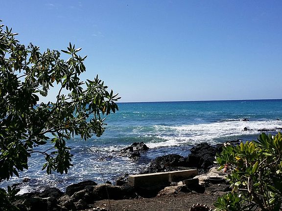 3rd image of 75-6081 Alii Dr APT U206