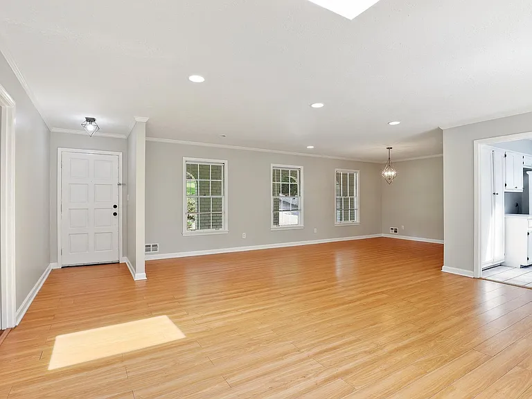 3304 Northbrook Dr — Photo 2