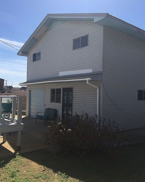 Back house 3 bedrooms 1 bath