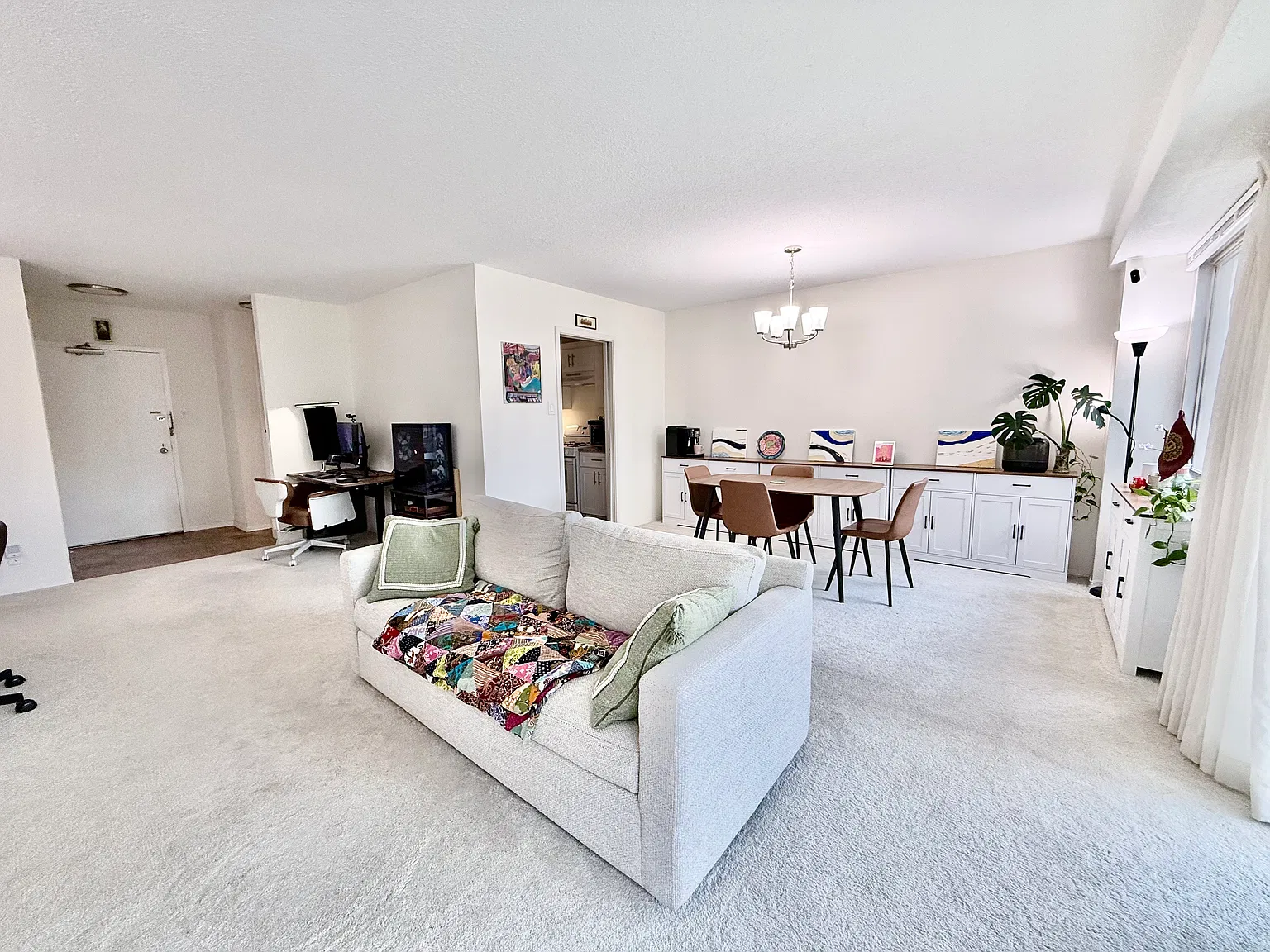 1 bed, 878 sqft, $2,300 — Photo 2