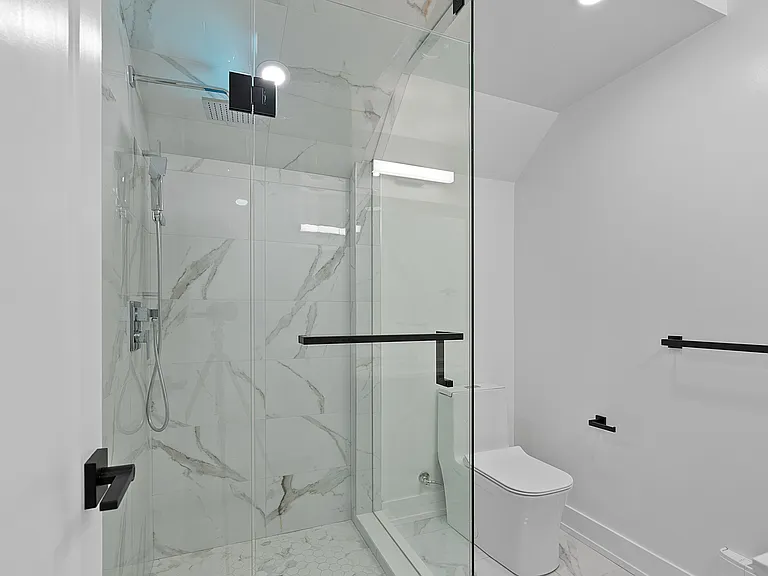 587 Oakwood Ave — Photo 37