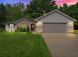 654 Stonehedge Rd, Green Bay, WI 54302