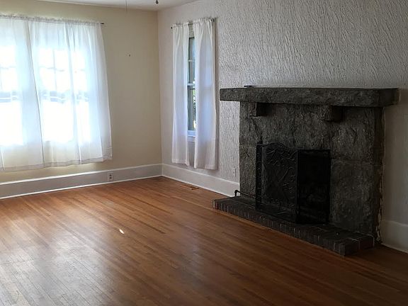3rd image of 603 Canal Dr APT 1