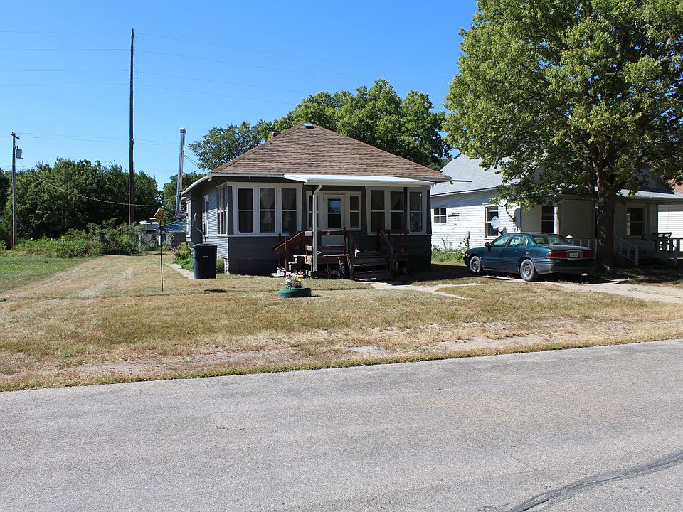 1st image of 665 N Pine St