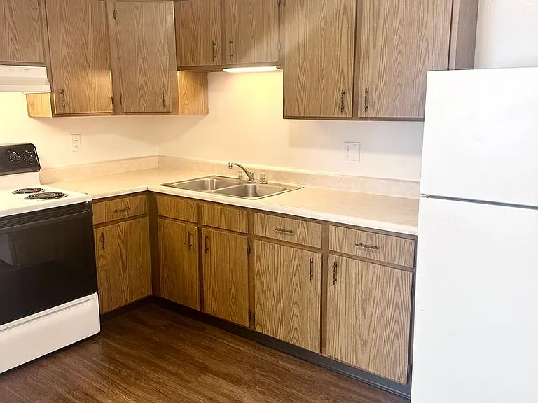 1220 Hardin Dr — Photo 8