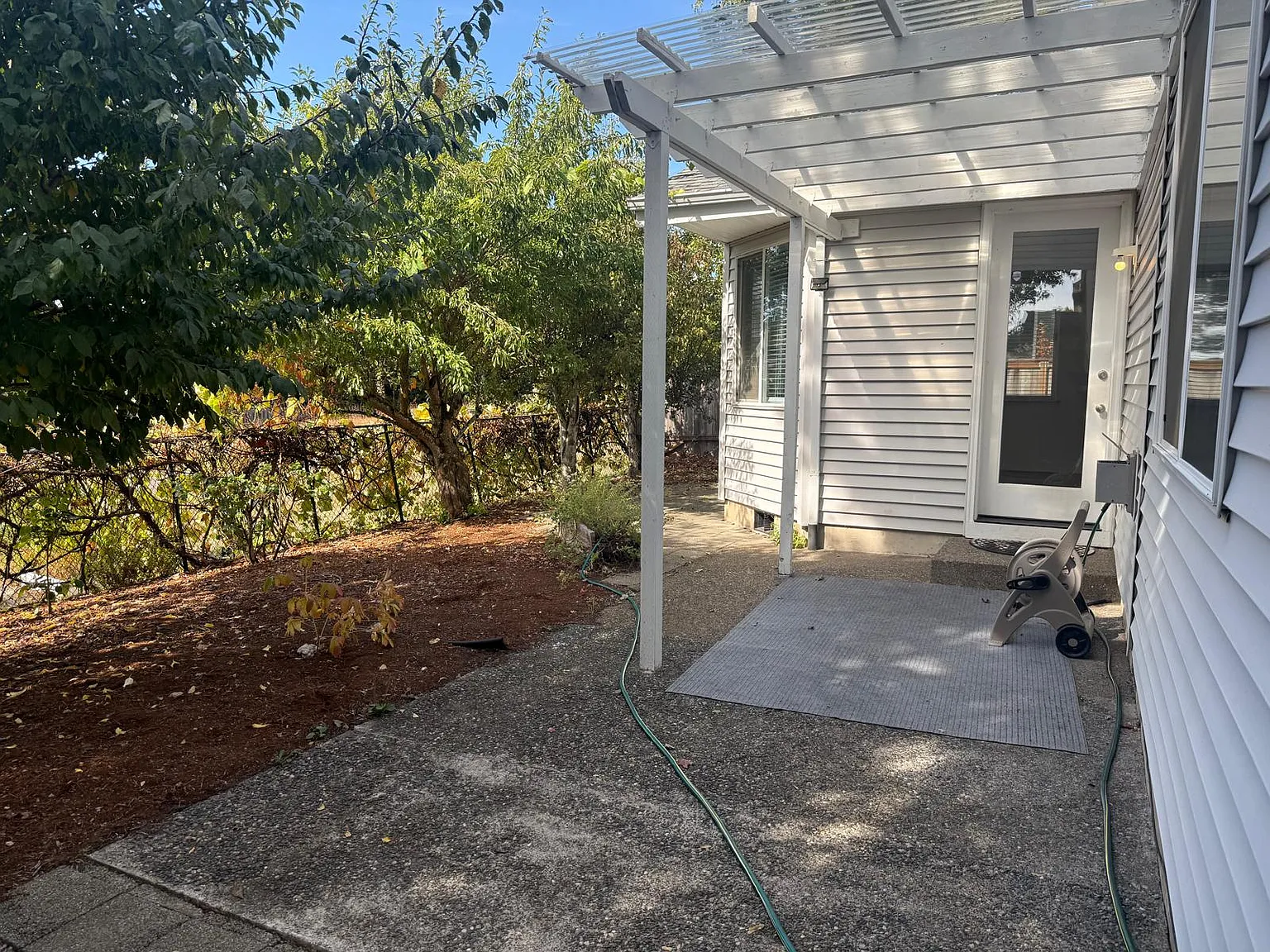 5 bed, 3061 sqft, $2,990 — Photo 3