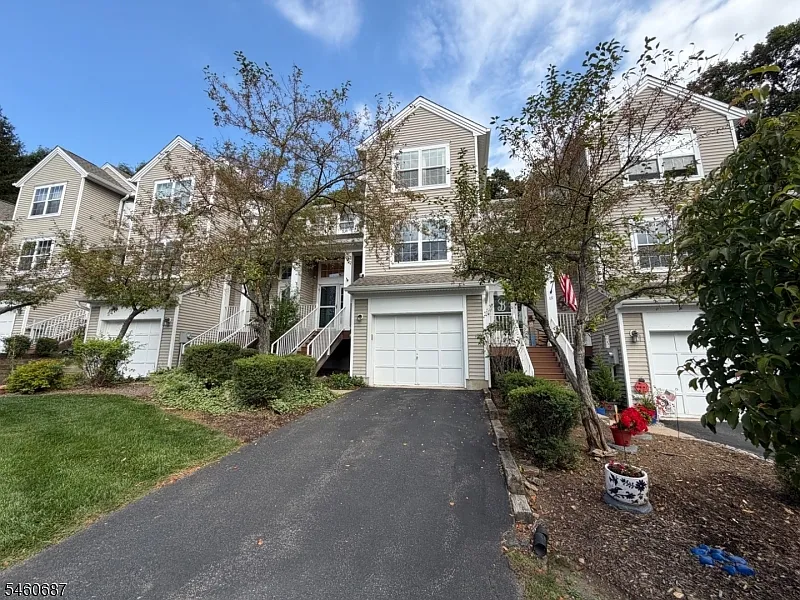67 Woodmont Dr
