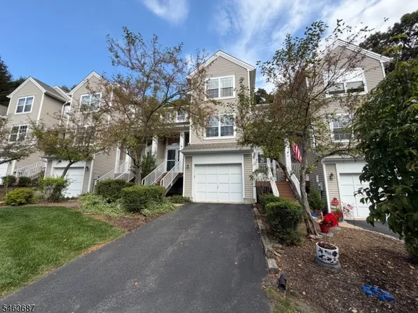 67 Woodmont Dr, Randolph, NJ 07869