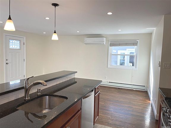 2nd image of 19 Louisiana St #1