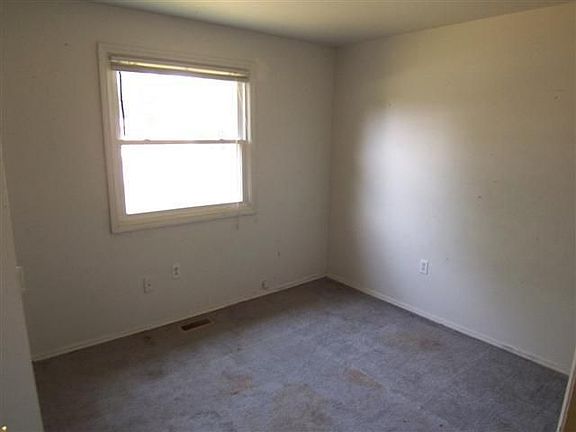 5th image of 211 E Boitnott Dr