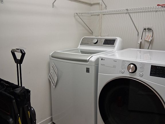 5th image of 5978 N Lincoln Ave APT 1B