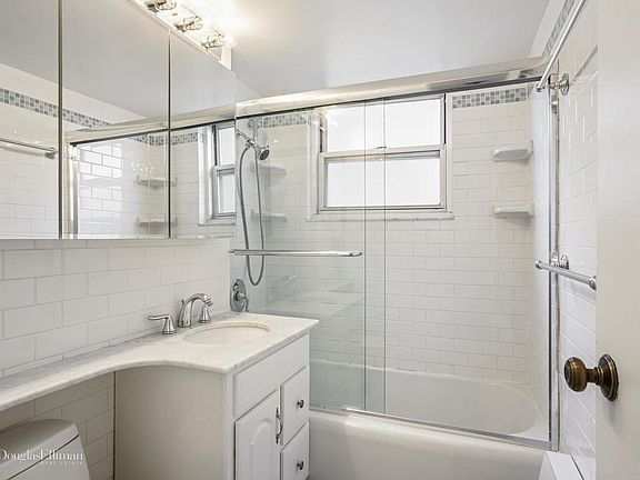4th image of 333 E 46th St APT 16B