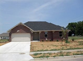 201 W Pheasant Ln, Willard, MO 65781