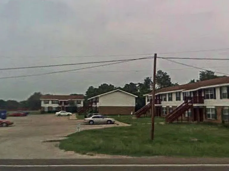 920 W Commerce St — Photo 2