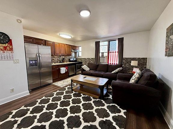 5th image of 565 Castleton Ave APT 2B