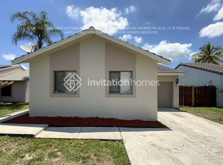 5808 Strawberry Lakes Cir, Lake Worth, FL 33463