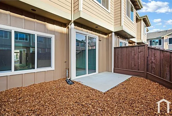 221 Airport Blvd — Photo 20