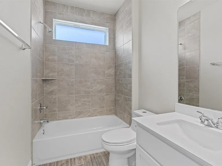 205 Riverhill Cv — Photo 24