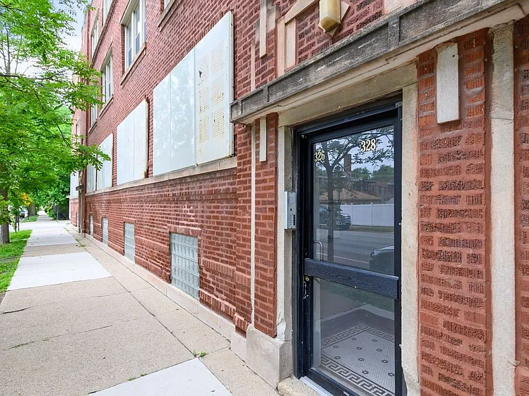 7556-58 S. Calumet Ave. / 320-28 E 76th St. — Photo 4