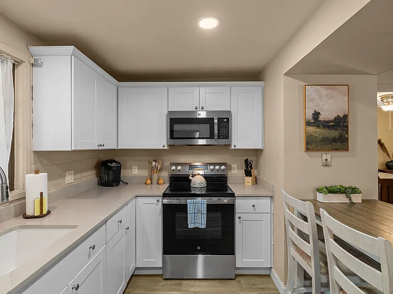 226 S La Canada Dr #C — Photo 4