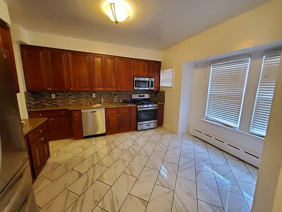 2nd image of 1029 Wilcox Ave #2