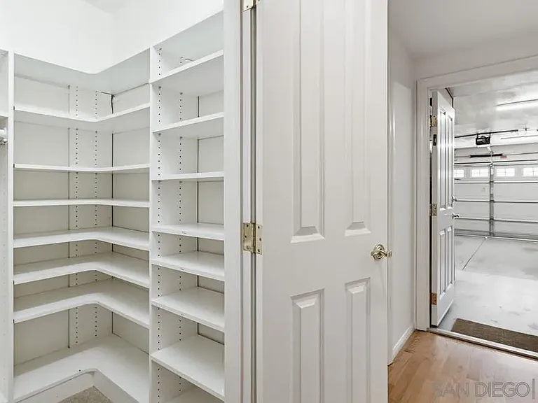 8635 Cliffridge Ave — Photo 21
