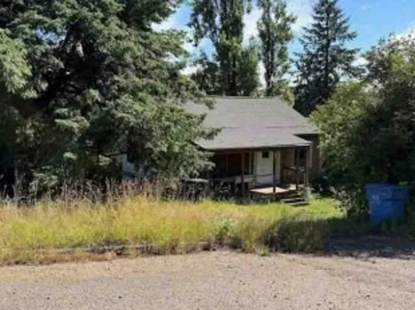 657 SE 8th St, Toledo, OR 97391