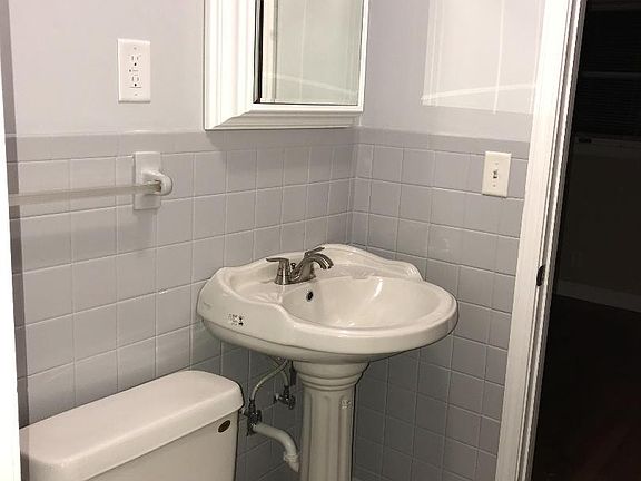4th image of 1434 E Broadway St