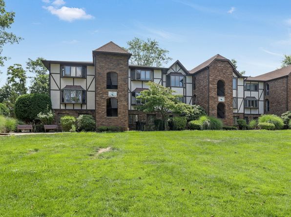 102 Hawthorne Ave #102
