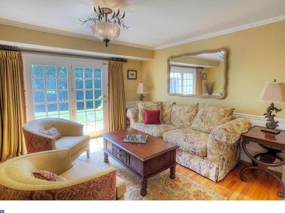 5th image of 808 Camp Cir