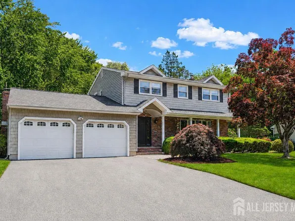 18 Wedgewood Ct, East Brunswick, NJ 08816