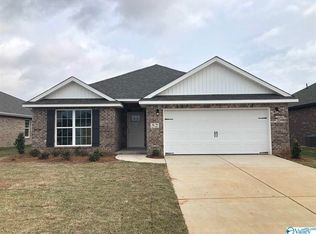 135 Sage Oak Dr, Priceville, AL 35603